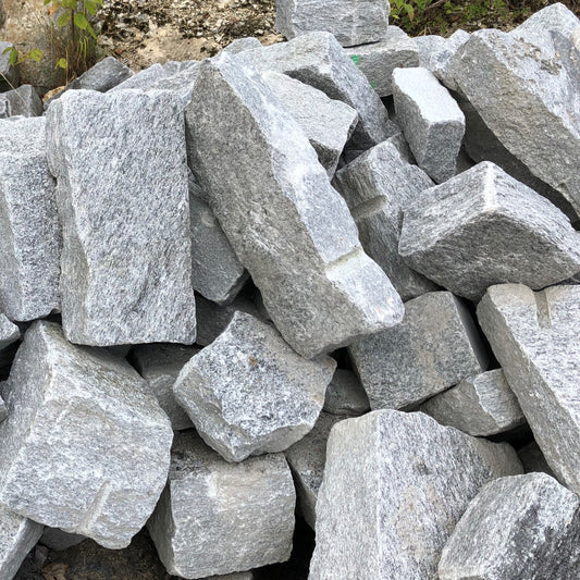 Rough wall stones from Swiss granite Iragna