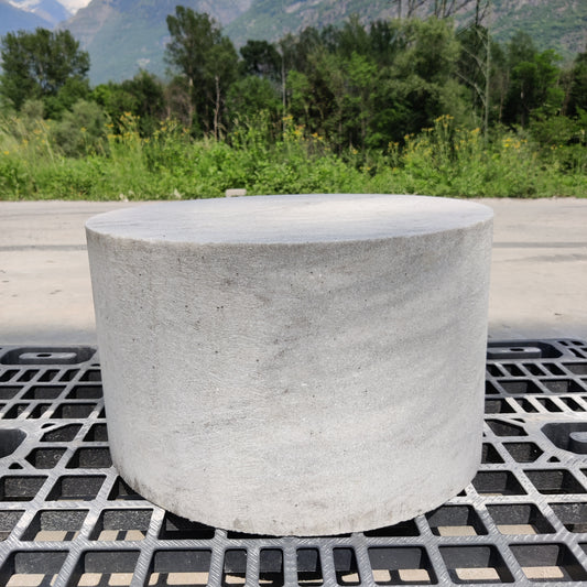 Round pedestal in marble Cristallina Arabescato