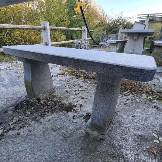 Banc en granit avec une longueur de 2 m