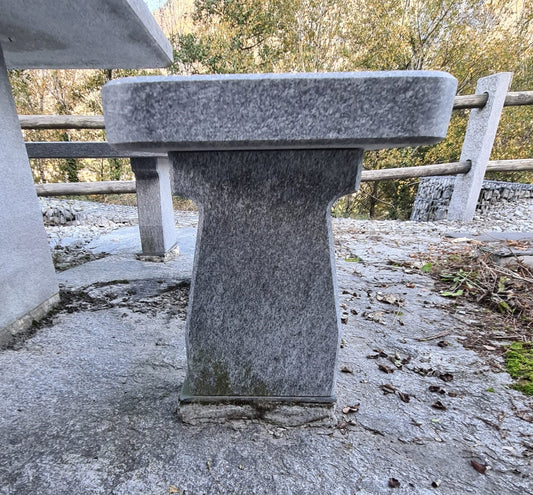 Banc en granit avec une longueur de 2 m