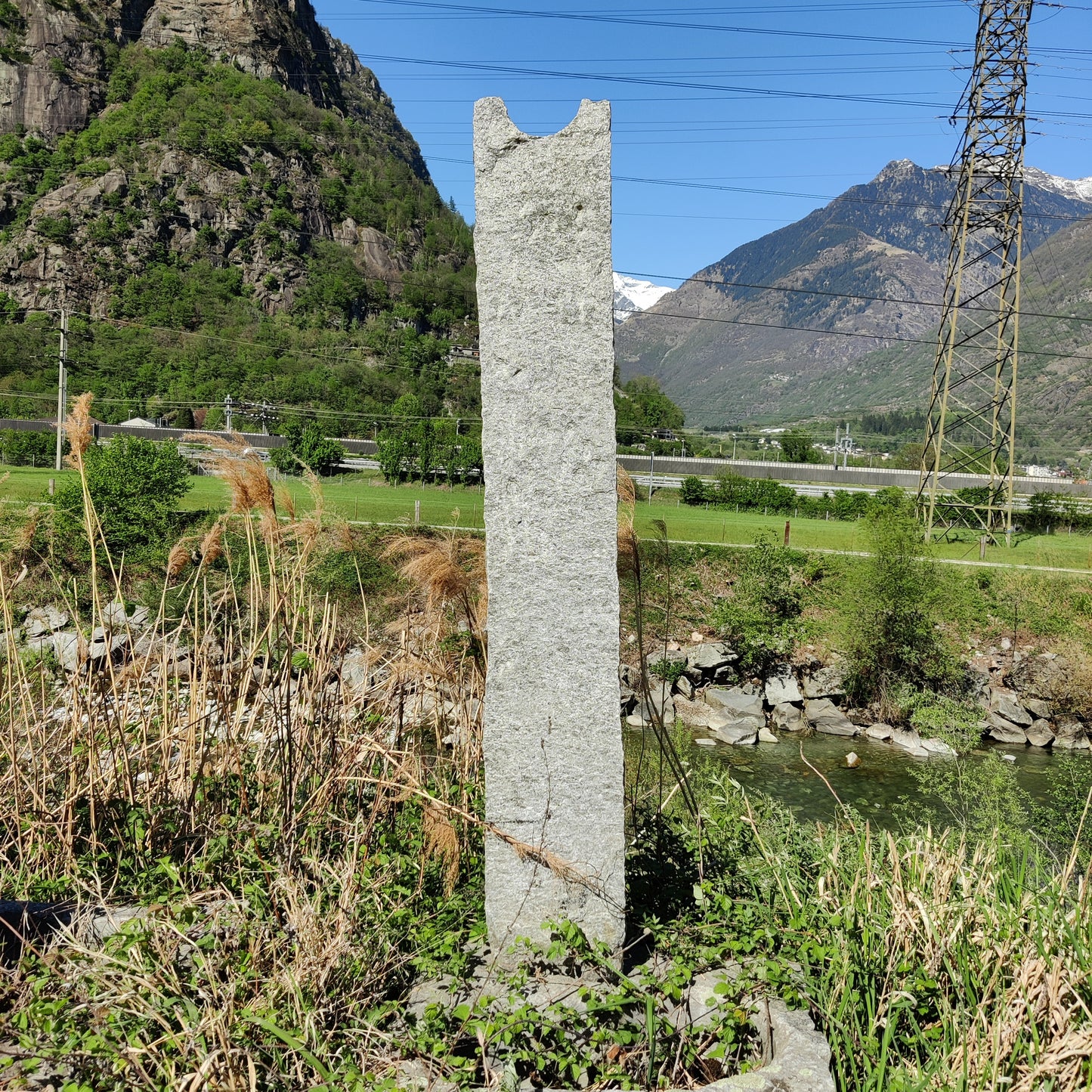 Set di 4 pergole in granito Alpensilber® con zoccolo e vasca per fioriera