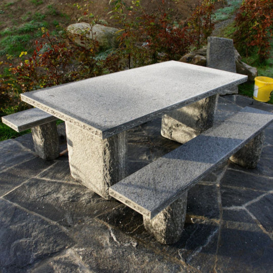 Ensemble table et bancs en granit tessinois modèle LUGANO